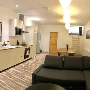 Just Renovated City Holiday home